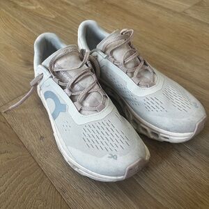 On Cloudmonsters, Women’s 10